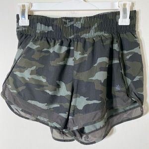 Athleta Women’s Shorts Camo Green Camouflage Shorts Size XS